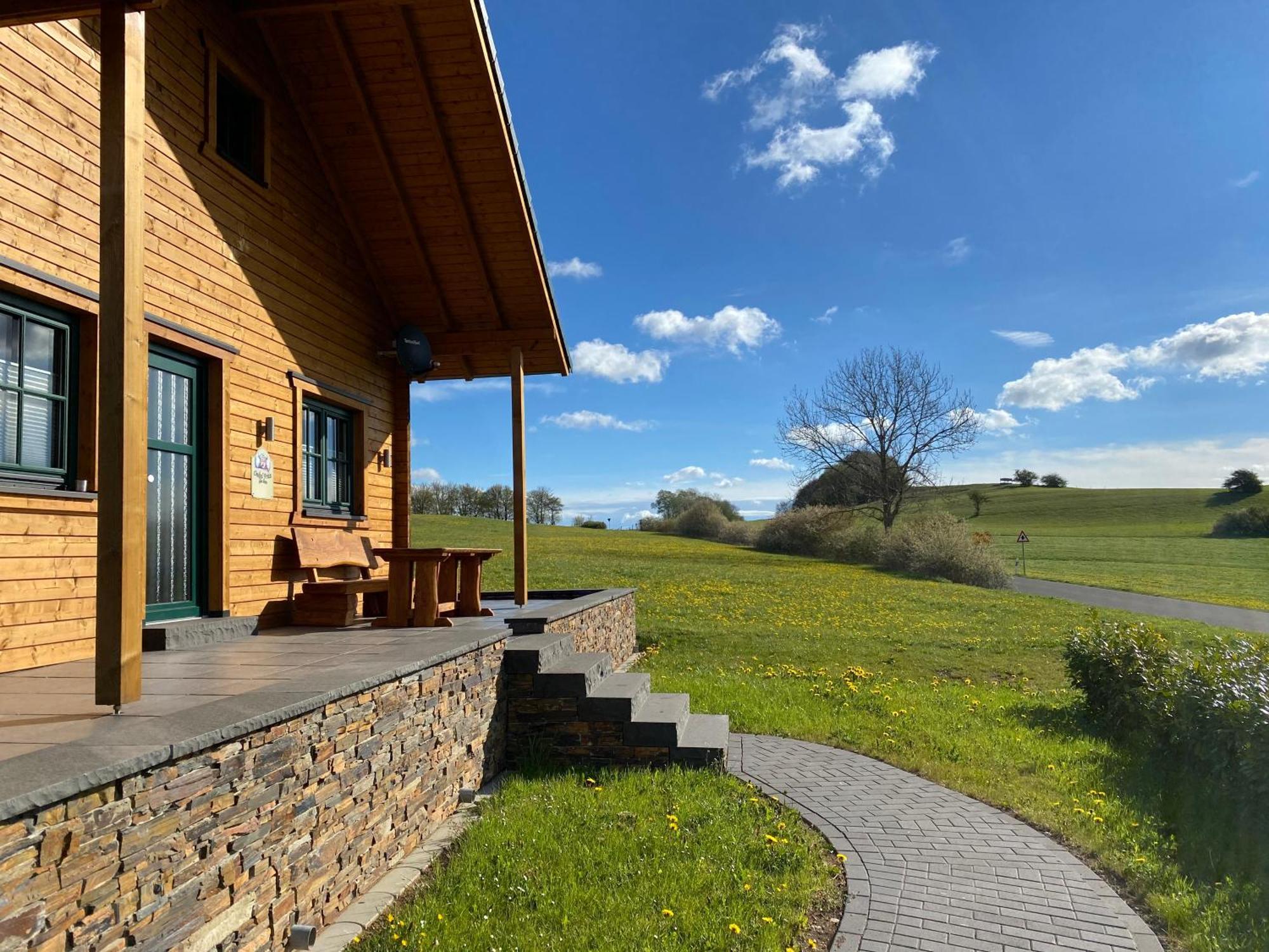 Holzhaus Onkel Fritz Mit Sauna Und Whirlwanne Esch  Luaran gambar