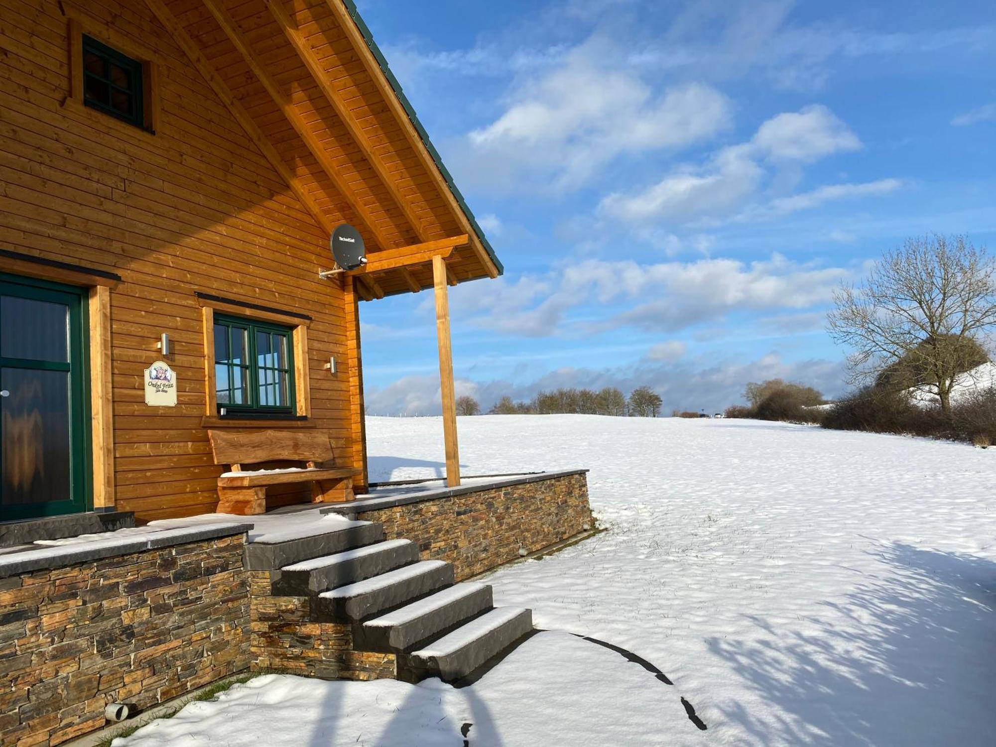 Holzhaus Onkel Fritz Mit Sauna Und Whirlwanne Esch  Luaran gambar