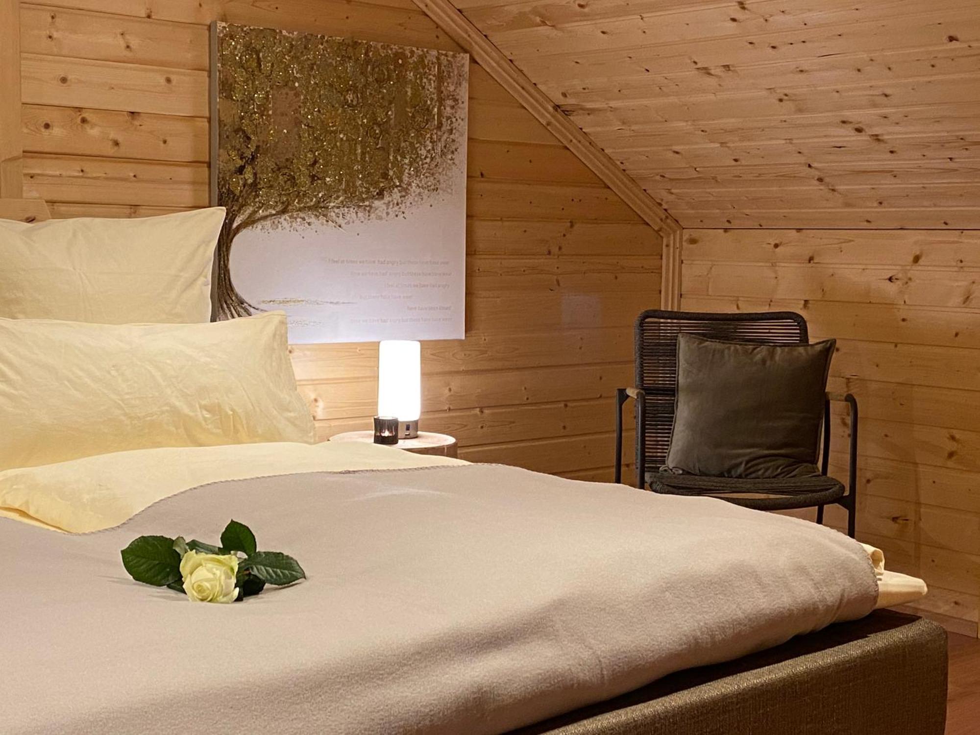 Holzhaus Onkel Fritz Mit Sauna Und Whirlwanne Esch  Luaran gambar